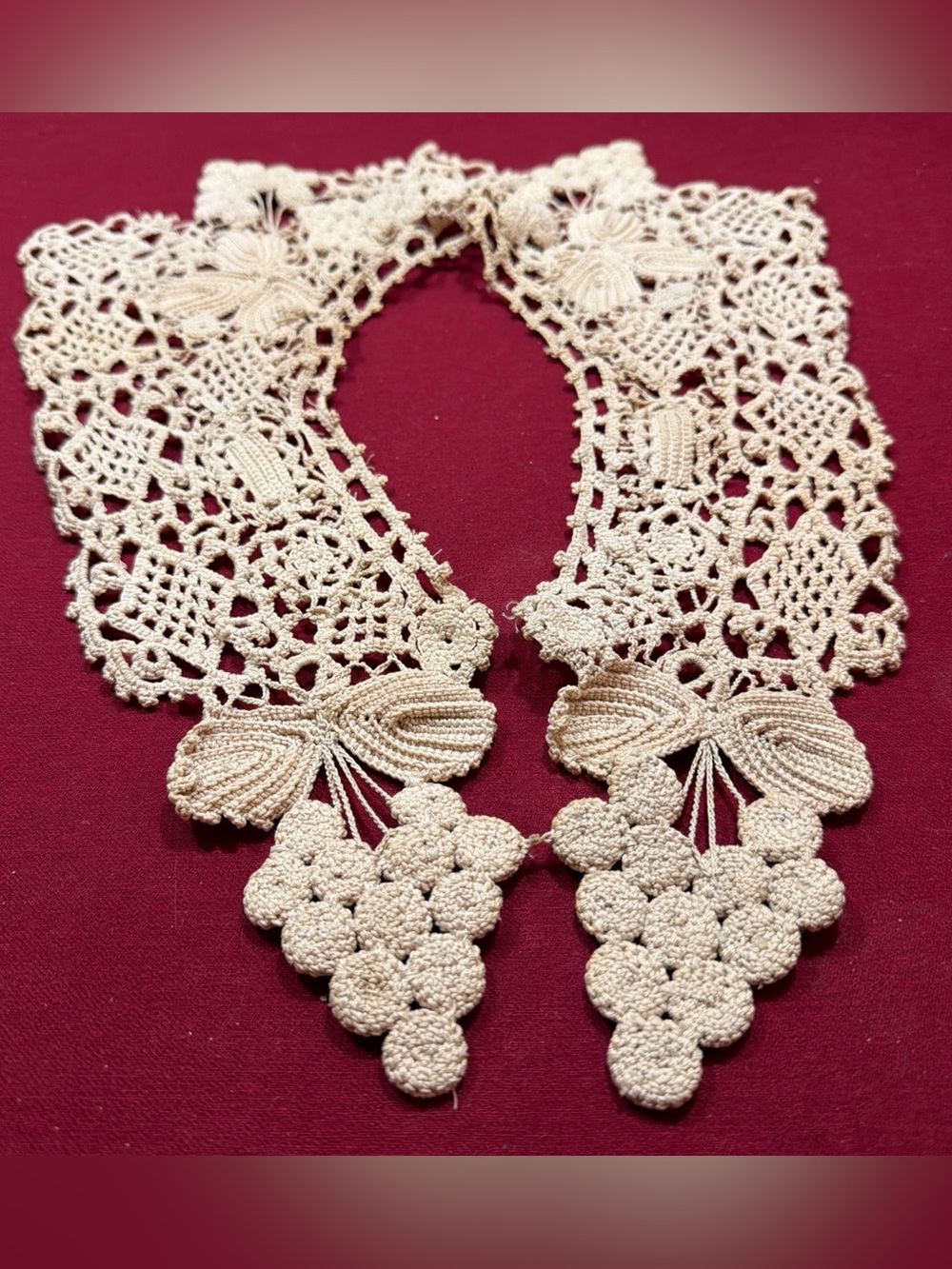 Vintage BEIGE Hand Crocheted COLLAR Ecru-Grape Clusters Floral Cottagecore Tan